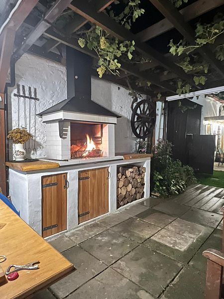 Dodávka zahradního krbu s udírnou bez podstavce Praha