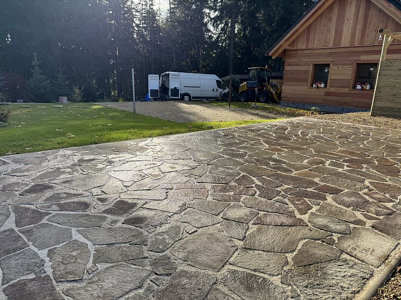 Stavba krbu na klíč v obci Srní na Šumavě