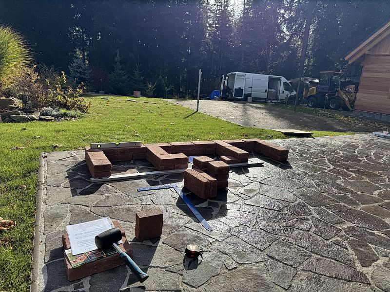 Stavba krbu na klíč v obci Srní na Šumavě