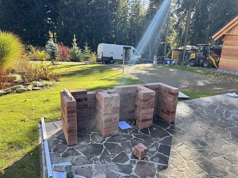 Stavba krbu na klíč v obci Srní na Šumavě