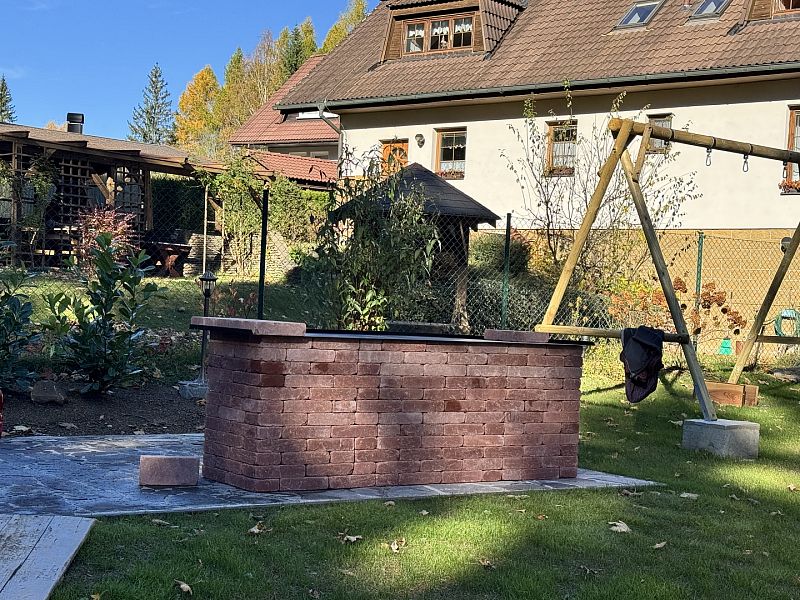 Stavba krbu na klíč v obci Srní na Šumavě