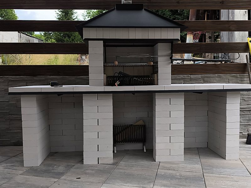 Stavba zahradního krbu do pergoly v obci Srbeč