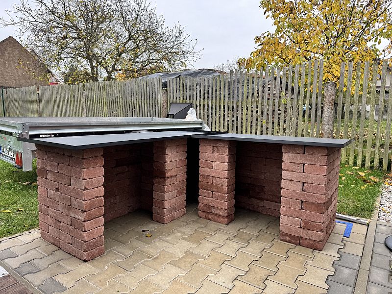 Stavba zahradního krbu s udírnou v obci Líšná u Zbirohu