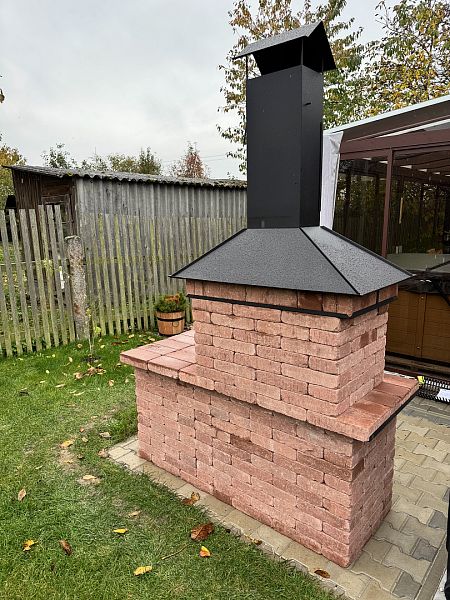 Stavba zahradního krbu s udírnou v obci Líšná u Zbirohu